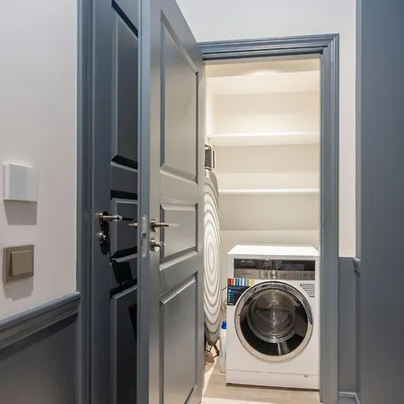 Apartment Brand New 4 Bedroom 2,5 Bath , Lux ,