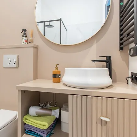 Brand New 4 Bedroom 2,5 Bath , Lux , Apartment *