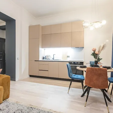 Brand New 4 Bedroom 2,5 Bath , Lux , Apartment